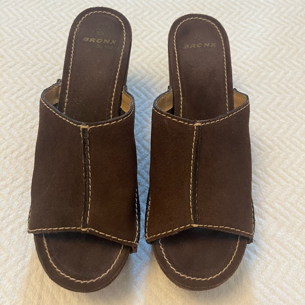 Bronx Brown Mules with Suede Finish